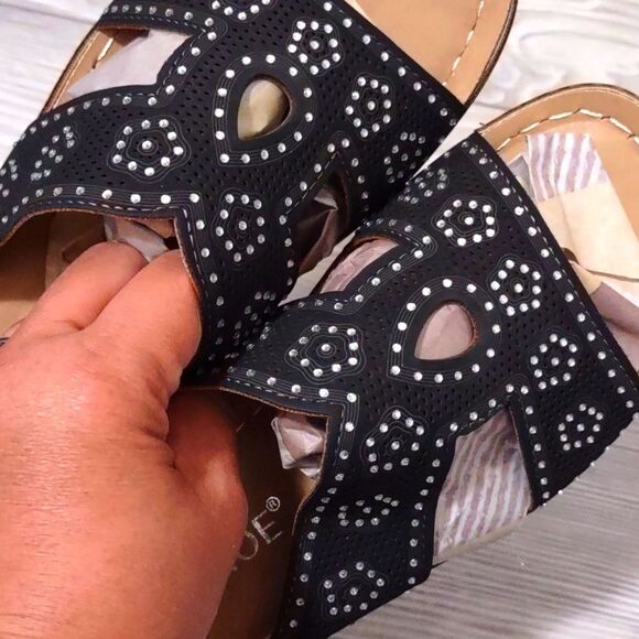 (22-2930)โ ๐ฅ3/$20๐ฅ MUSSHOE womens Wedge SZ 7 - Picture 6 of 12